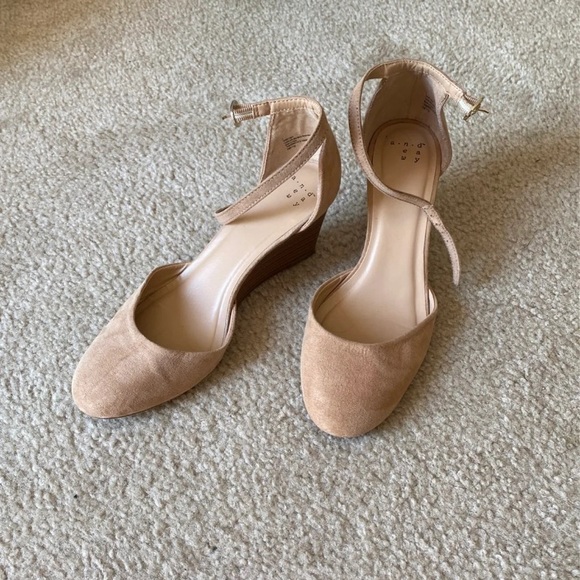 A new day wedges - Picture 1 of 5